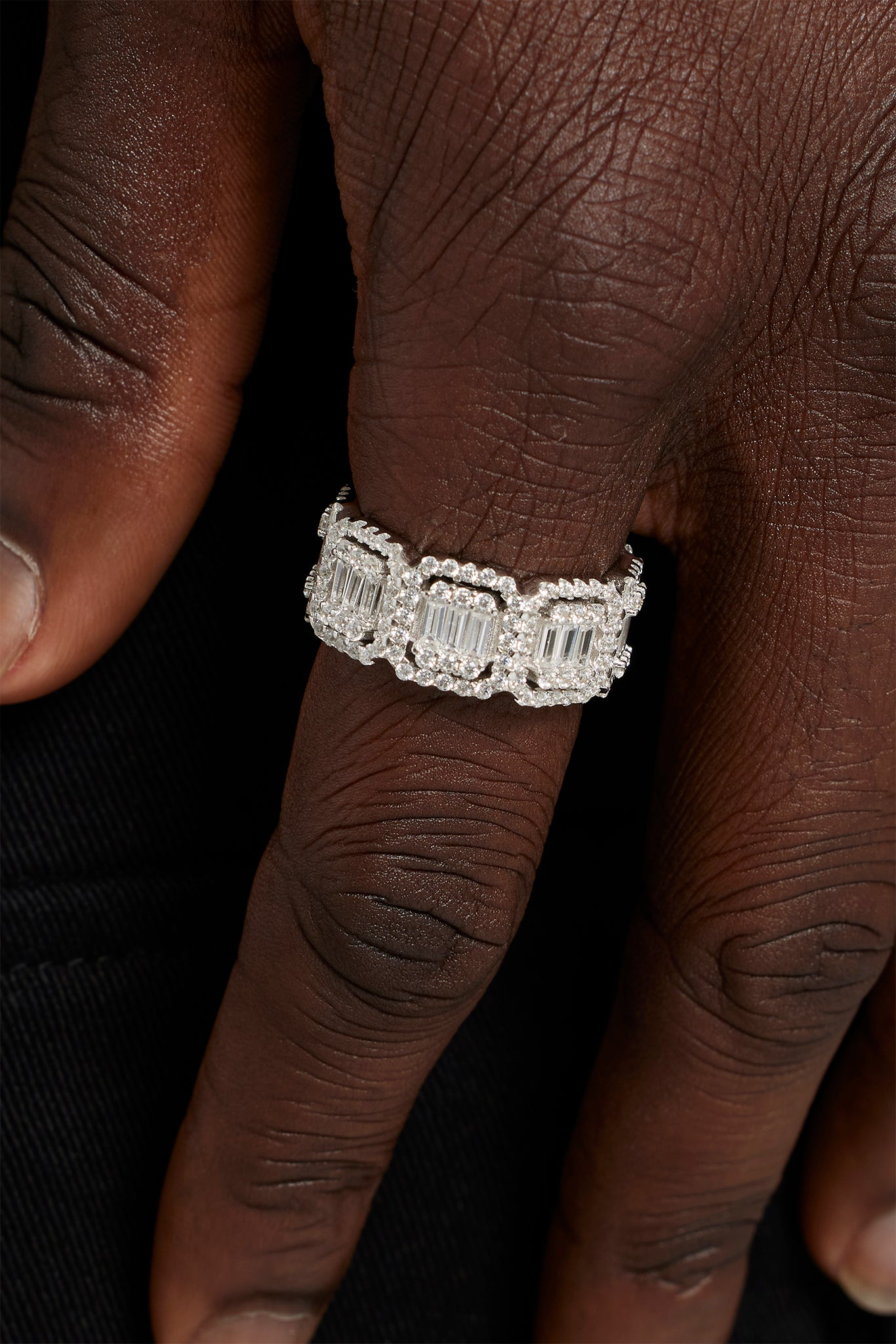 Baguette-Clusterring aus Sterlingsilber mit vereisten Zirkoniasteinen